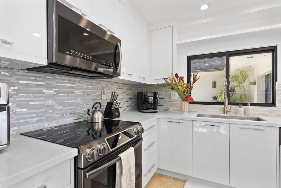 Functionality and design collide in the kitchen, perfect for a quick bite or an upscale dining experience.