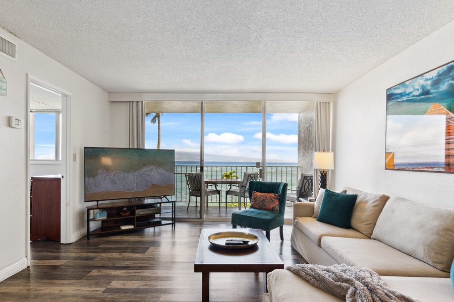 Indoor-outdoor living at its finest at Royal Kahana 308—enjoy meals, board games, or sunset drinks with this seamless lanai connection.