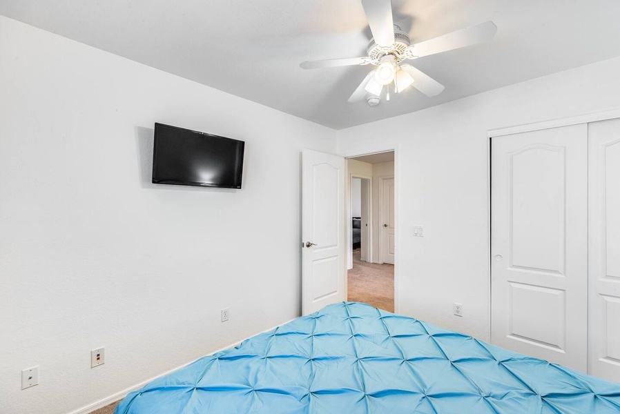 Bedroom 4 with queen bed