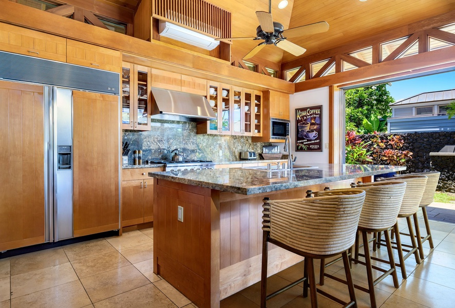 The island also serves as a breakfast bar for quick meals or entertainment.