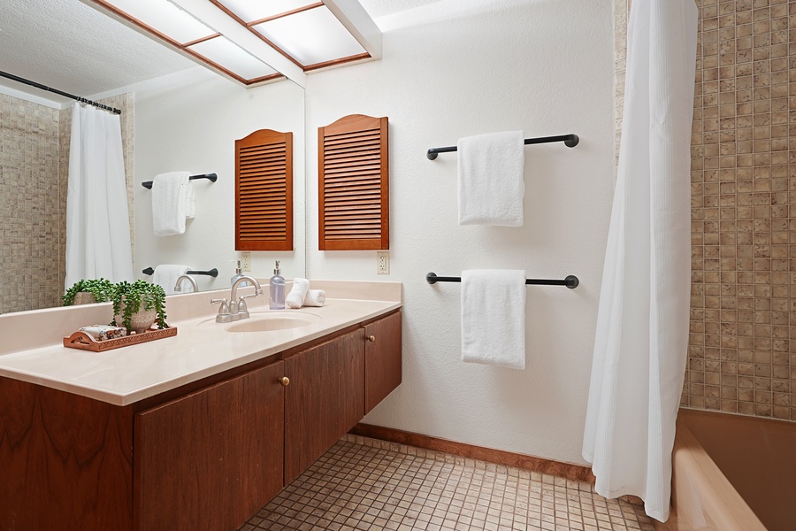 Bathroom has a tub