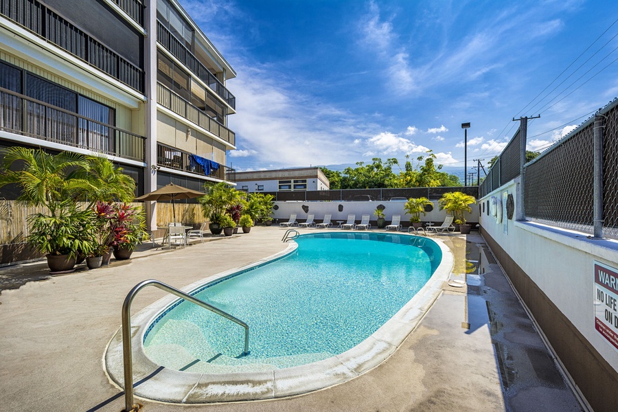 Refreshing complex pool, perfect for a relaxing swim or a day spent soaking up the sun.