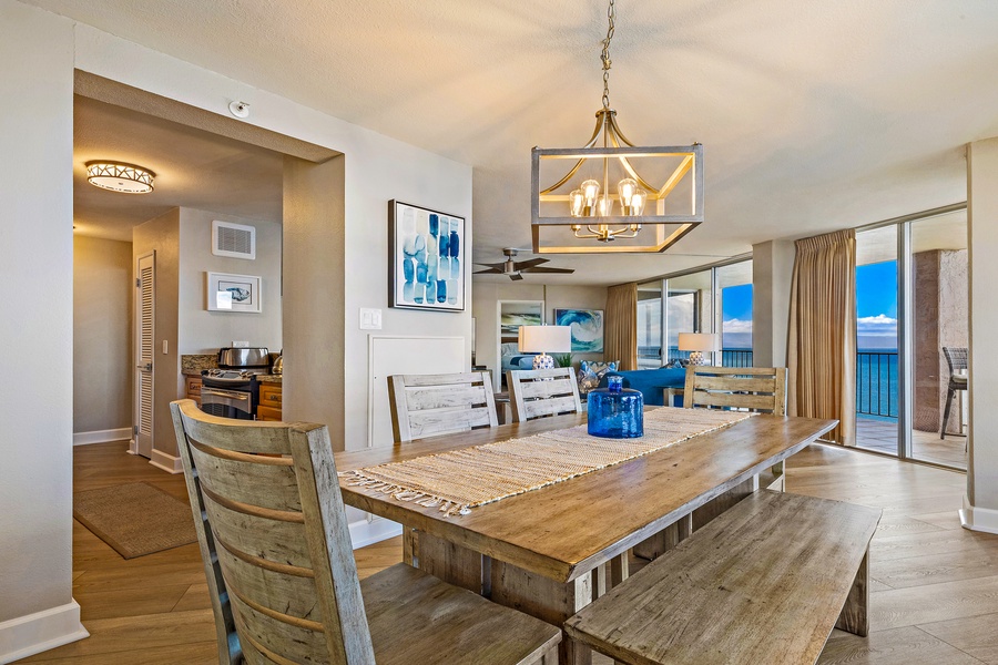 Royal Kahana 1010’s dining table is ideal for family meals or casual gatherings.
