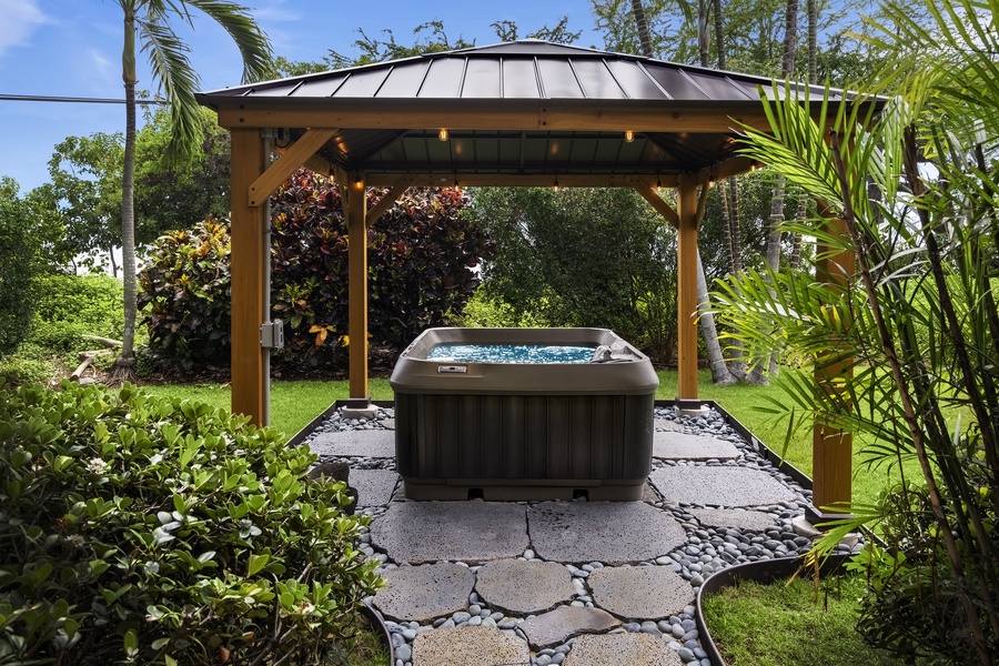 Tranquil covered Hot Tub for your enjoyment!