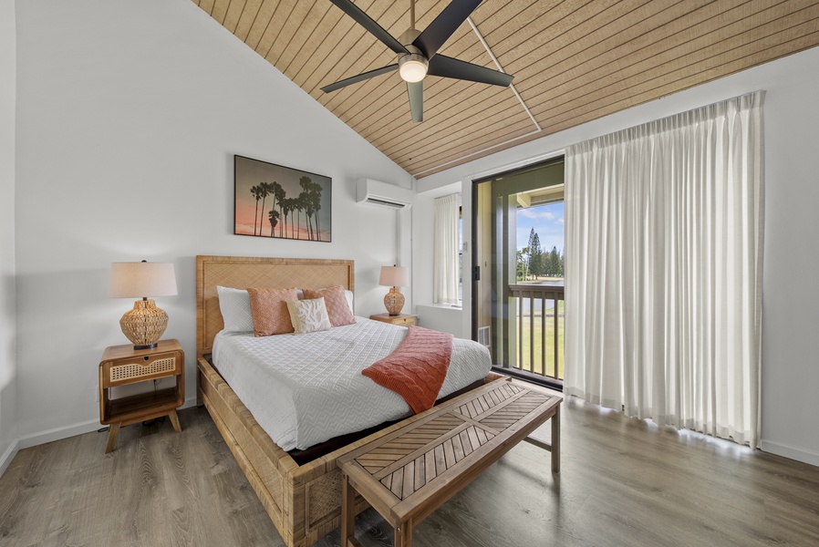 Guest bedroom with Queen bed, golf course views and split-type AC.
