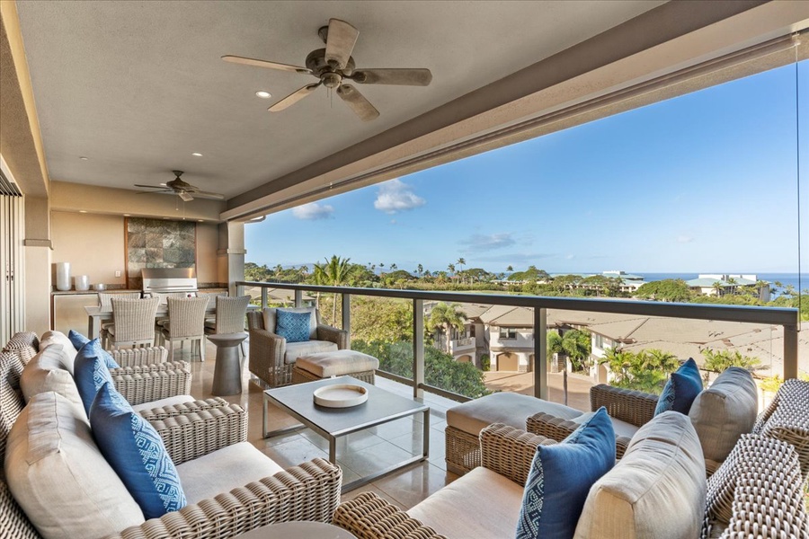 Gather with loved ones on the breezy lanai at Wailea Luxury Residence Hoolei 23-3 and soak in the view.
