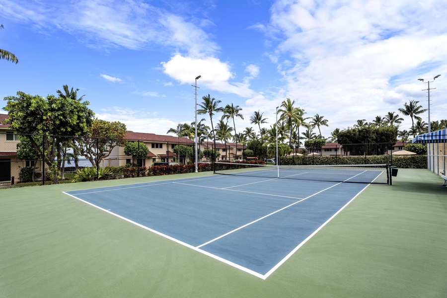 Perfect your serve on this open-air tennis court with plenty of space and sunshine.