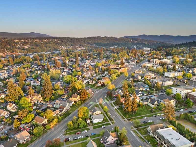 Experience the charm of central Bellingham with shops, trails, and parks all nearby.