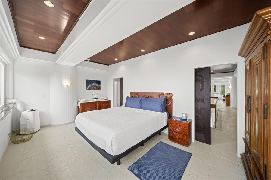 Guest Room #3 (3rd floor) w/ocean and waterfall views & full en suite bath.