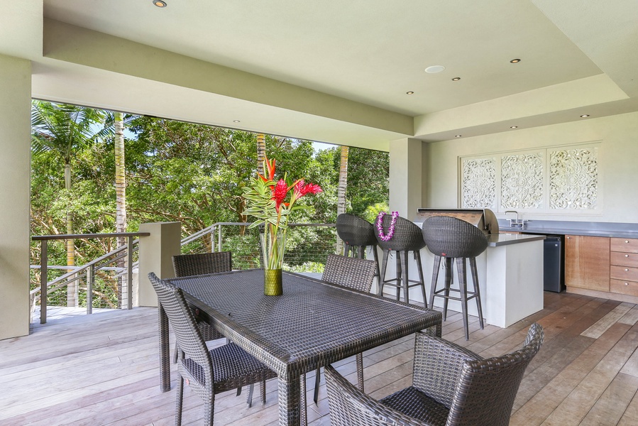 Grill and dine outdoors on the lanai.