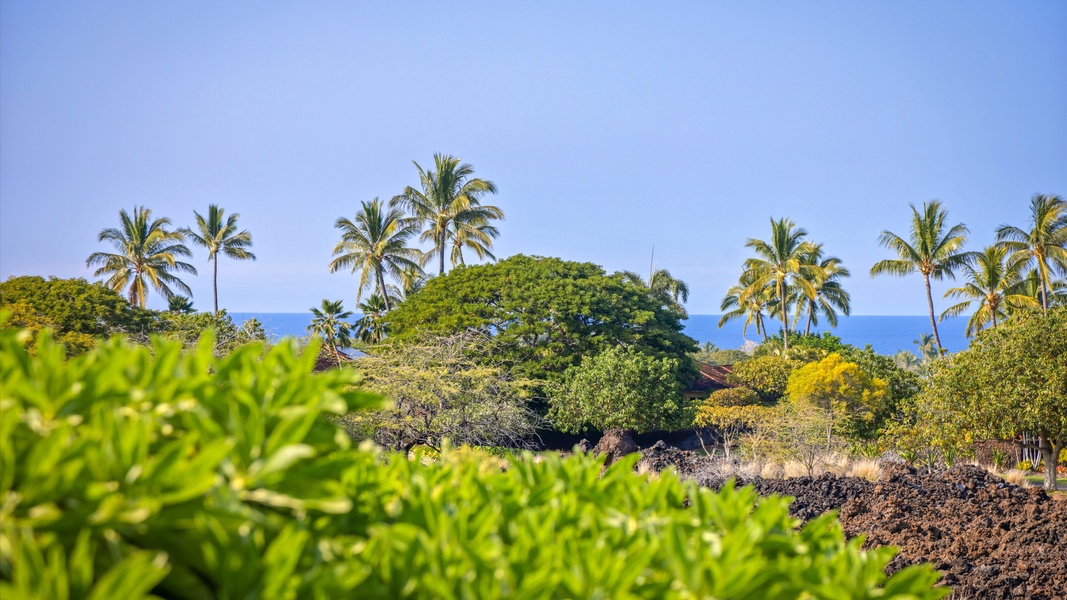 Nicklaus #4 fairway of the resort with breathtaking ocean and Maui views.