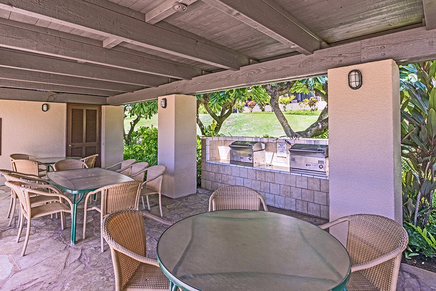 Enjoy an alfresco dinner, or simply soaking up the warm Hawaiian breeze.