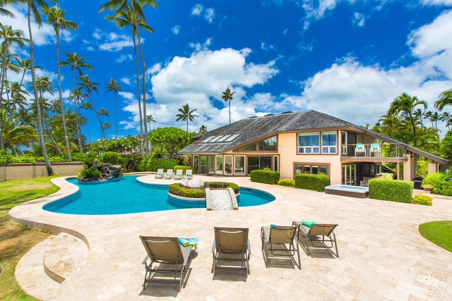 Oceanfront pool lanai