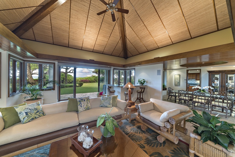 Guest house: Living room with bar area.