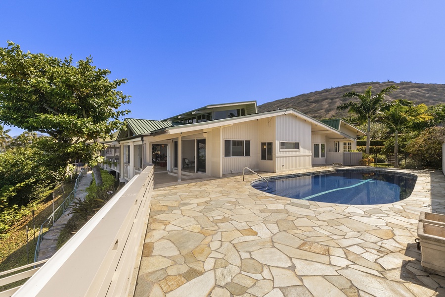 Pool and Courtyard area