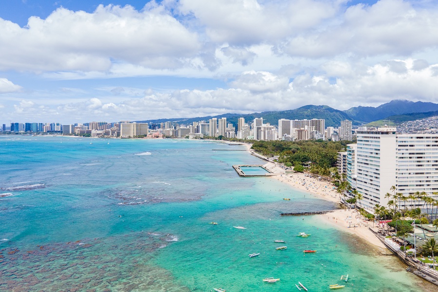 Whether you're relaxing on the balcony watching the sunset, taking a dip in the ocean, or exploring the nearby attractions, Diamond Head Sunset is the perfect home base for your Diamond Head vacation