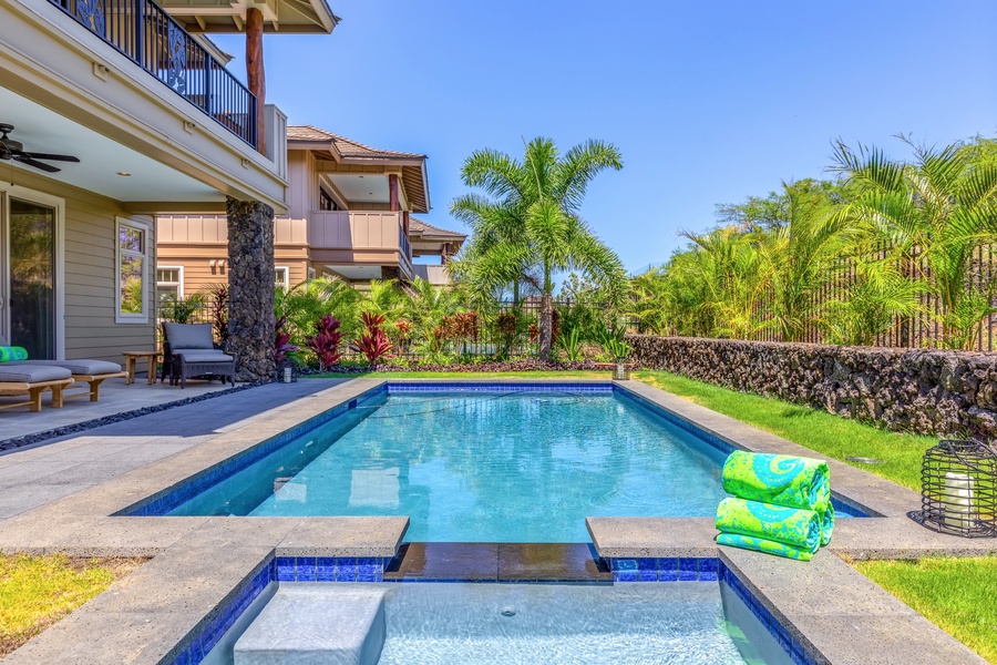 Alternate view of pool and jacuzzi.