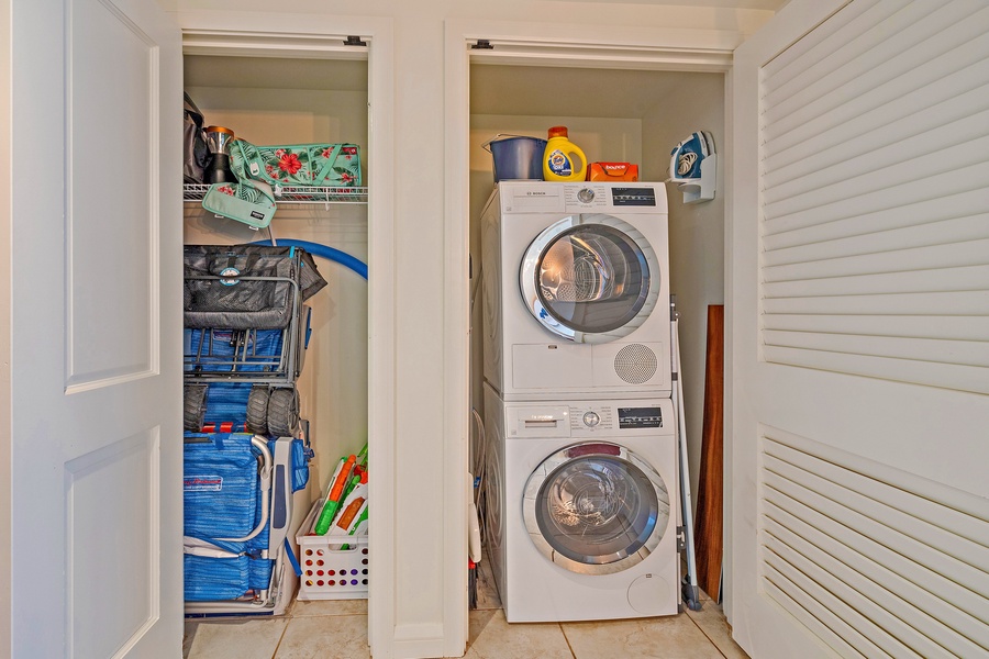 This unit includes a convenient in-suite washer and dryer, making it easy to keep up with laundry during your stay.