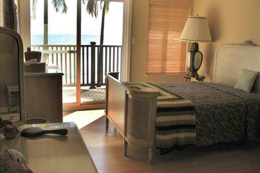 With private lanai, a perfect spot in the afternoon to relax and feel the breeze.