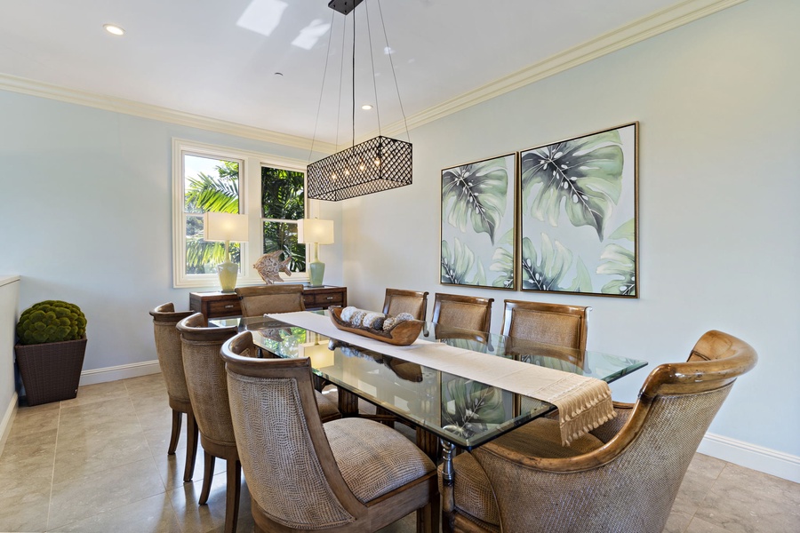 The formal dining area at Wailea Hoolei 93-3 comfortably seats eight, perfect for gatherings.