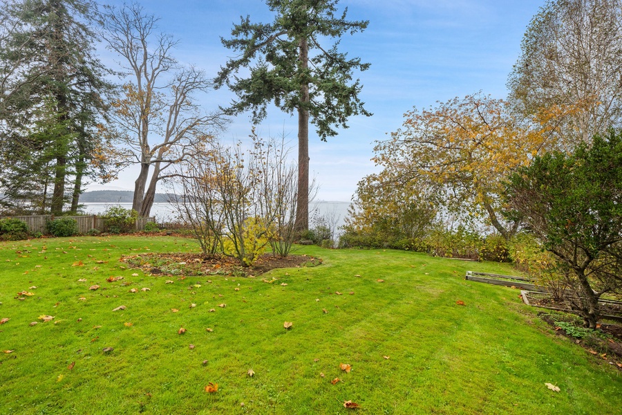 An open, grassy space to play or unwind—surrounded by seasonal color and framed by the bay.