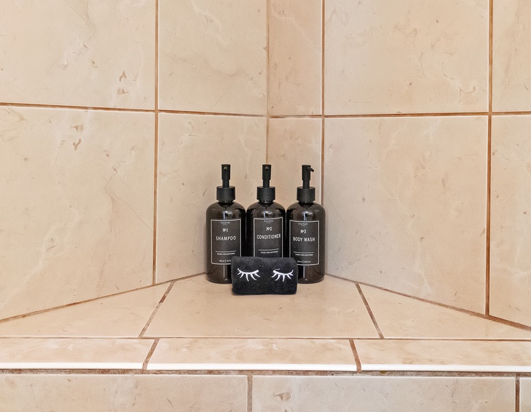 Mahana 1118 provides a spa-like experience with luxury bath products in a stylish tiled shower.