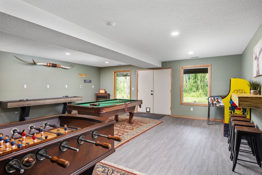 Fun and relaxation for the whole family in your perfect getaway game room