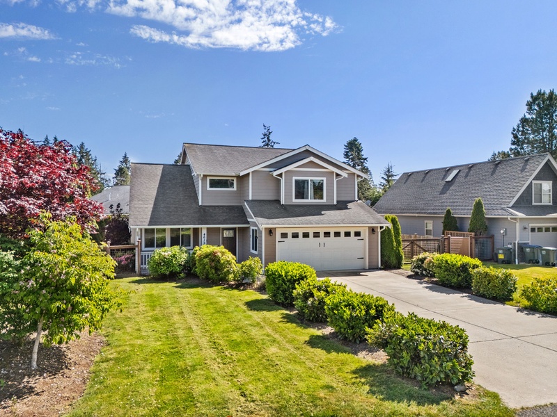 The inviting front entrance welcomes you into this comfortable family-friendly home near Blaine’s shoreline.
