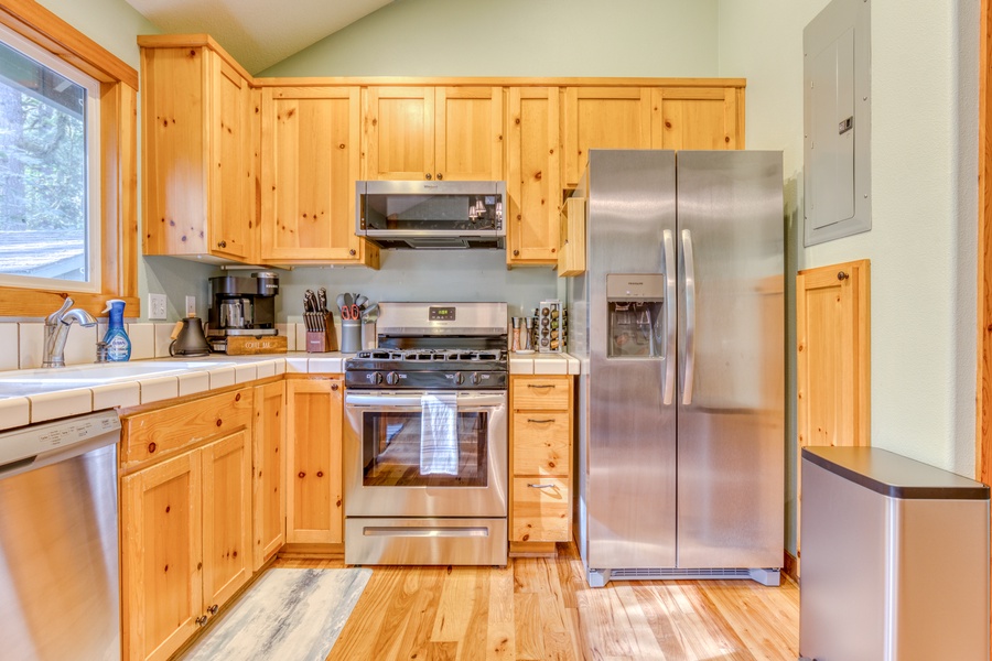 The kitchen is fully equipped with stainless steel appliances