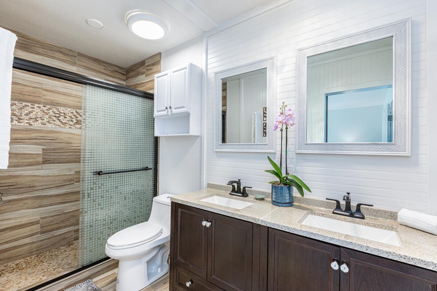 Freshen up in this bright, modern bathroom with ample counter space and natural finishes.