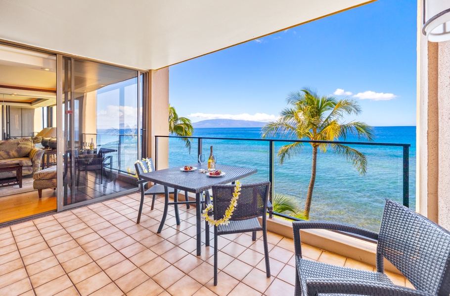 Cozy and private ocean front dining