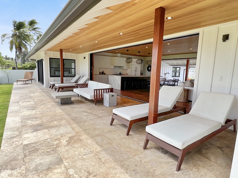 The spacious lanai has plenty of seating and chaise lounges to soak up the island sun