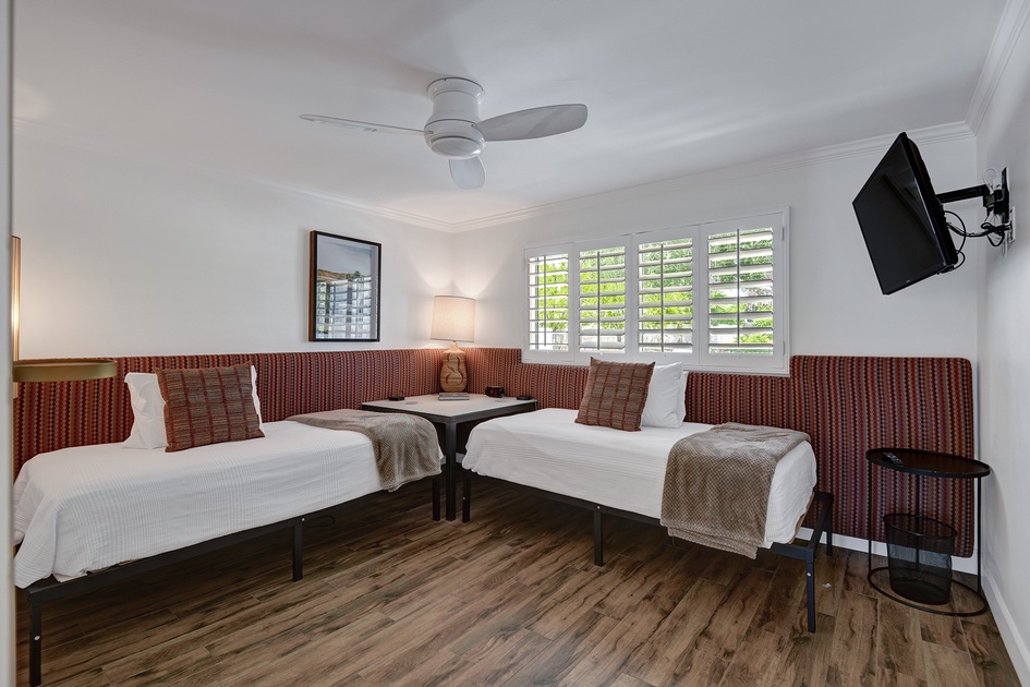 BEDROOM 2