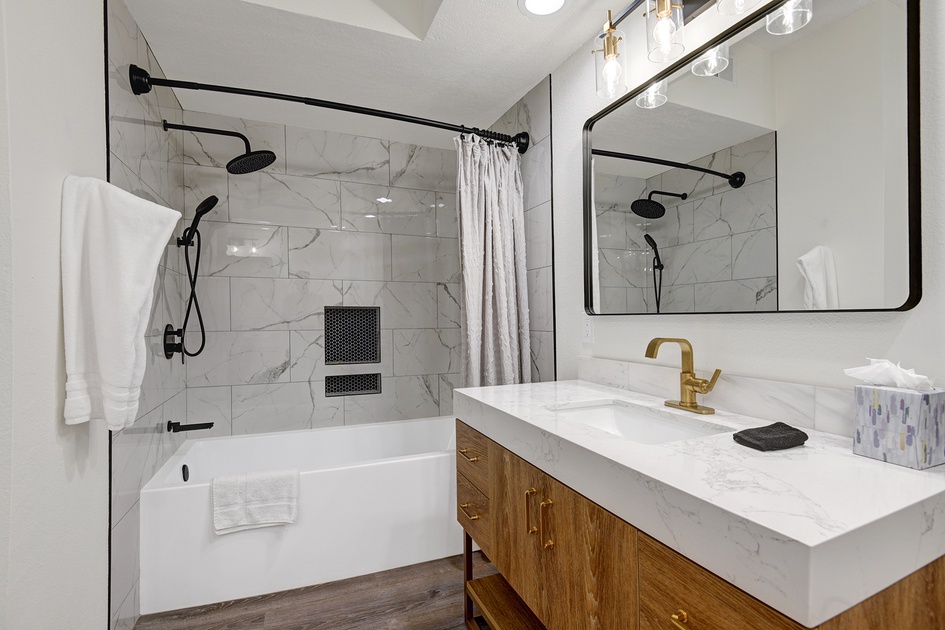 MAIN BATHROOM SHOWER.jpg mls