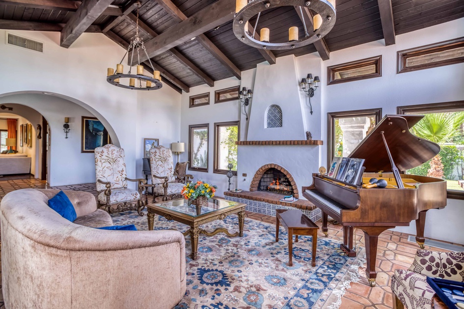 Casa Grande -Living room looking West