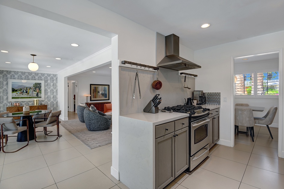 KITCHEN REVERSE
