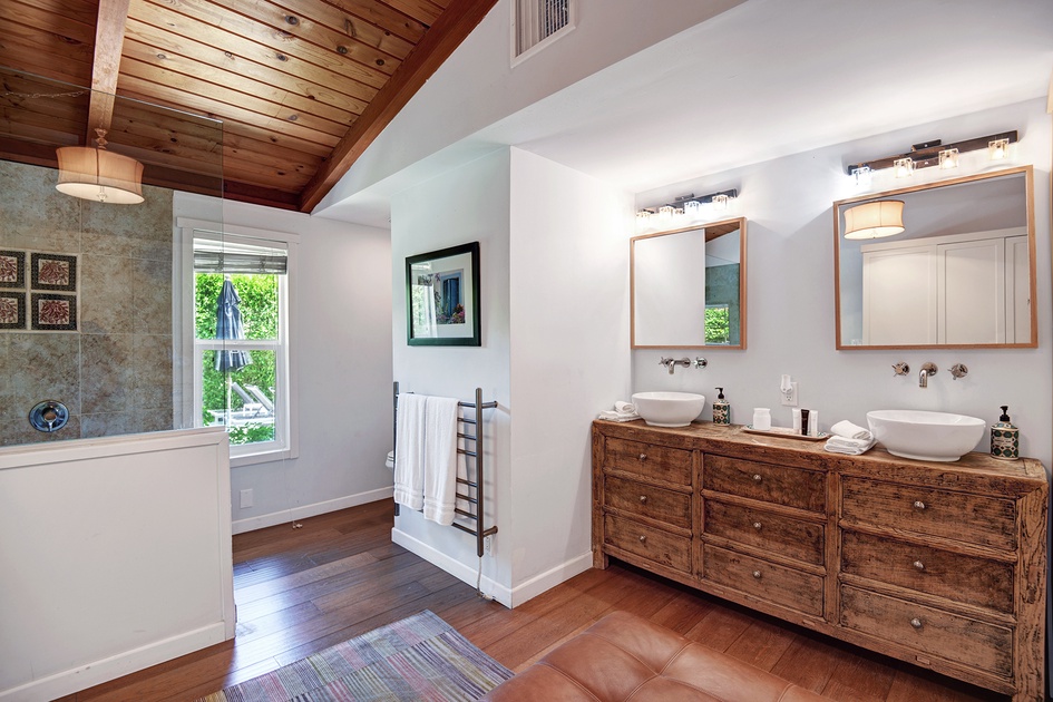 PRIMARY BEDROOM BATHROOM