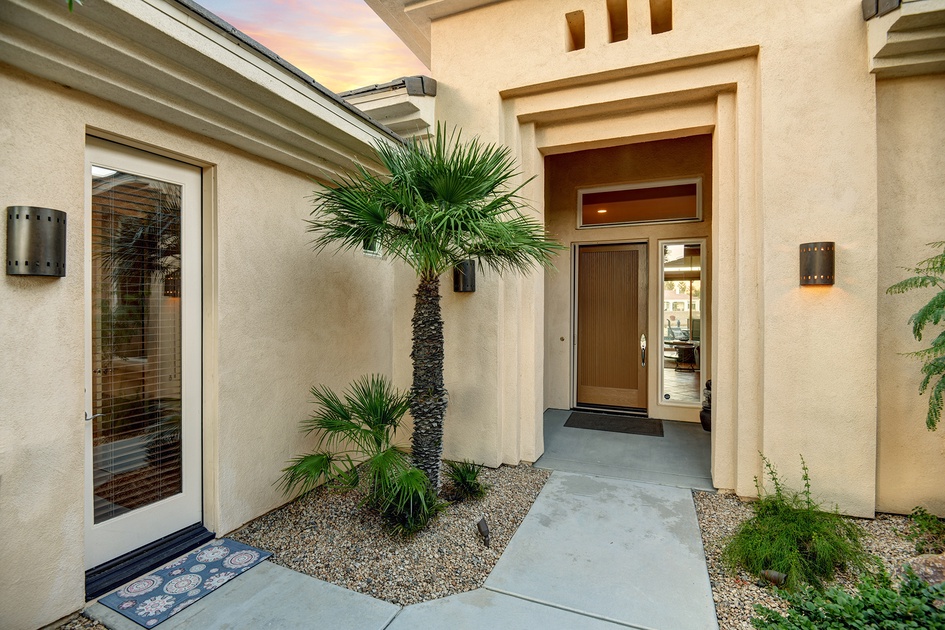 ATTACHED CASITA AND FRONT DOOR ENTRANCE.jpg mls