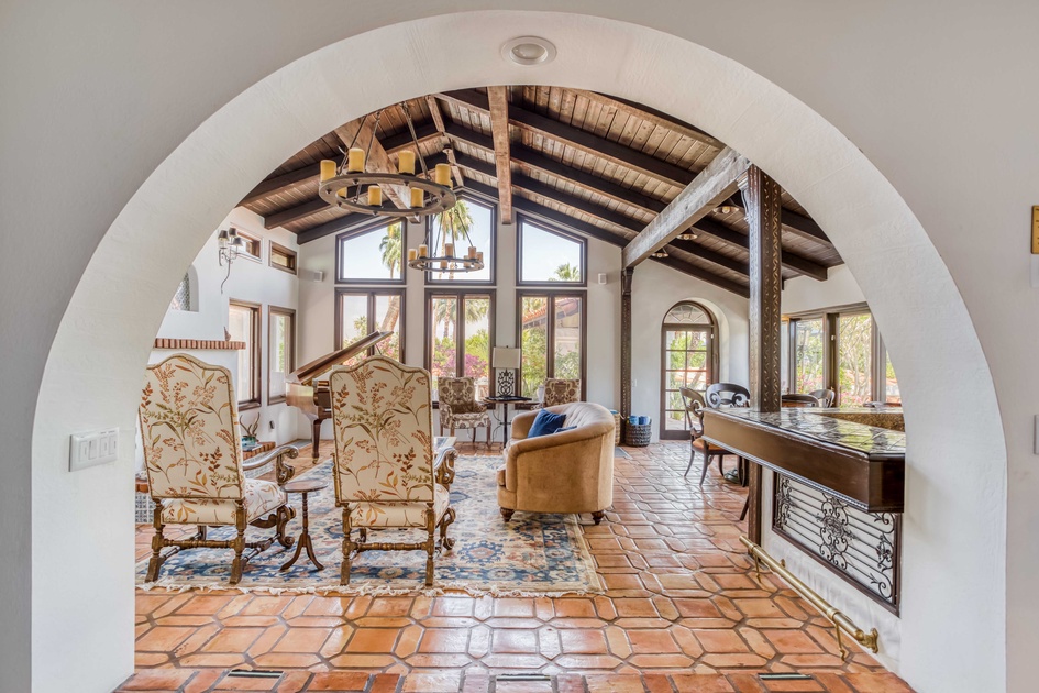 Casa Grande -Entrance view to living room