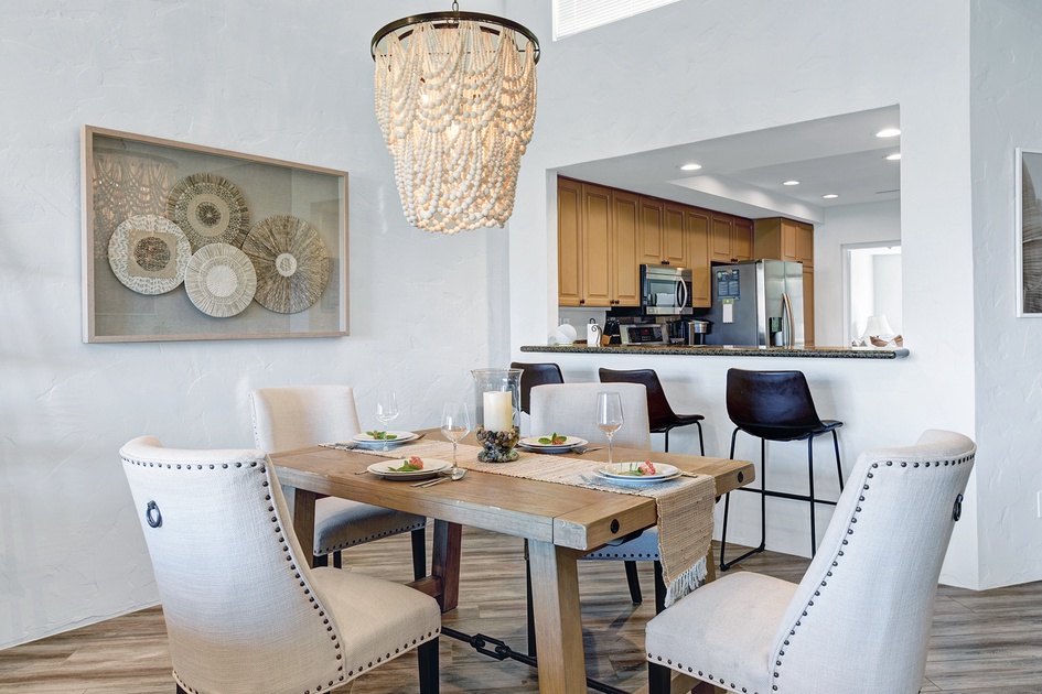 DINING TABLE TIGHT