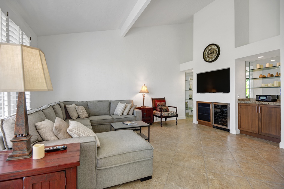 LIVING SPACE REVERSE.jpg mls
