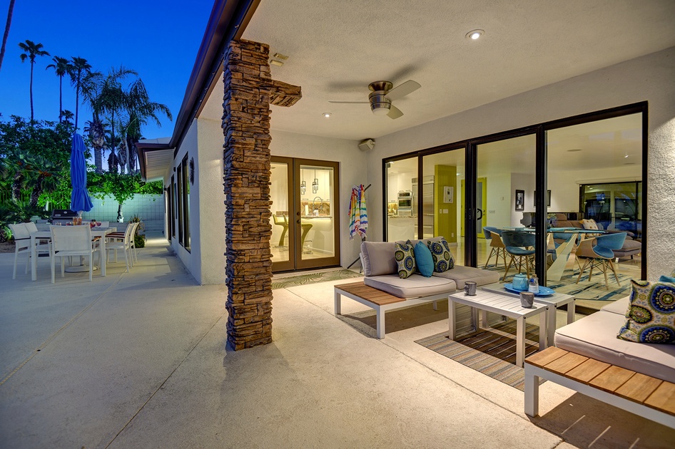 NIGHT OUTDOOR LIVING ROOM