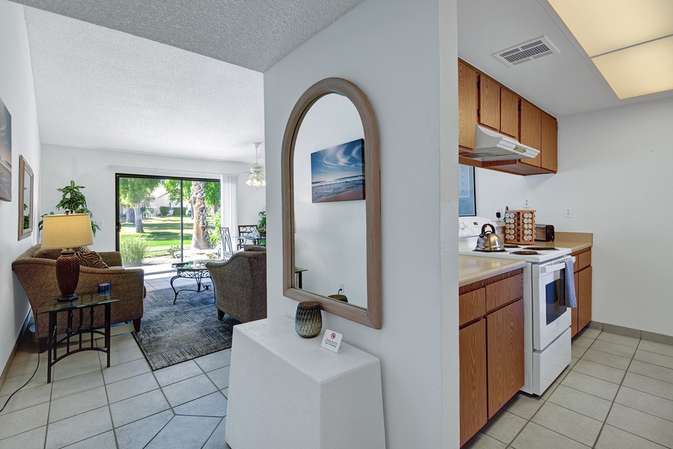 ENTRY WAY AND KITCHEN.jpg mls