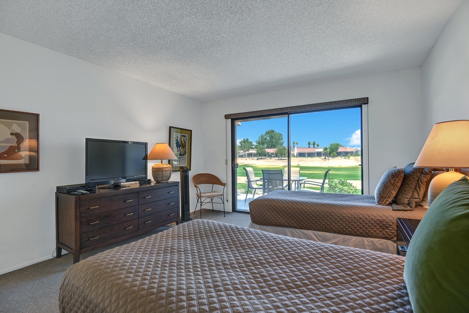 GUEST BEDROOM OVER BED.jpg mls