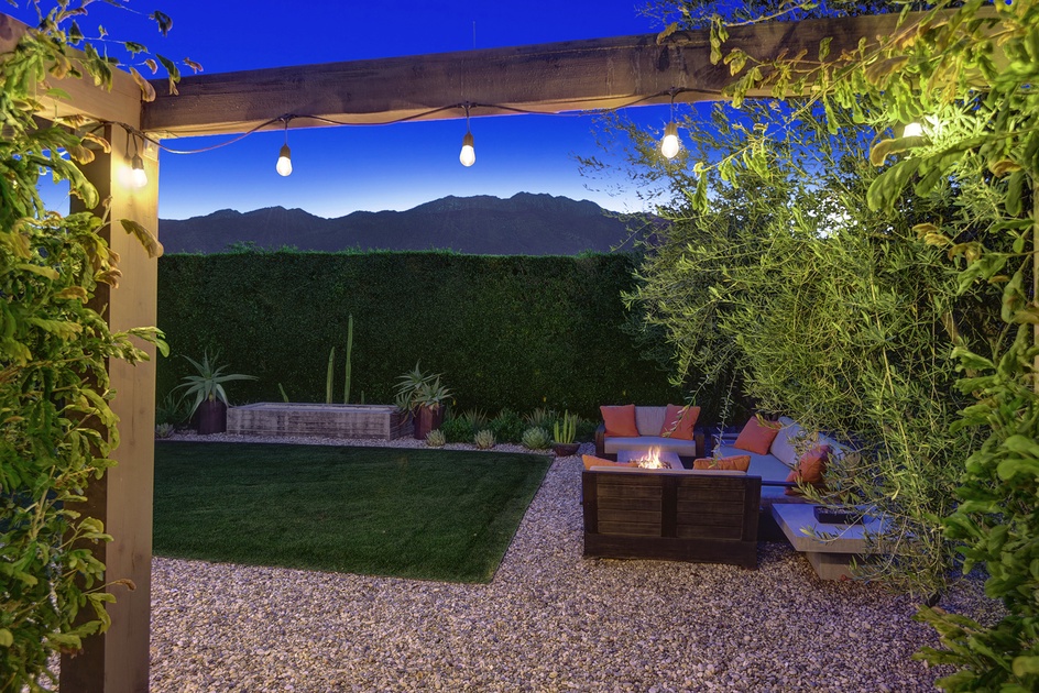 NIGHT OUTDOOR LIVING ROOM.jpg mls