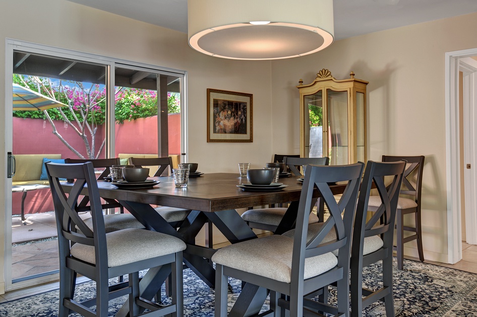 DINING TABLE TIGHT