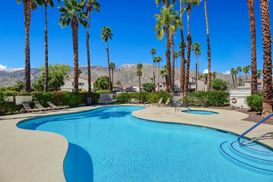 COMMUNITY POOL.jpg mls