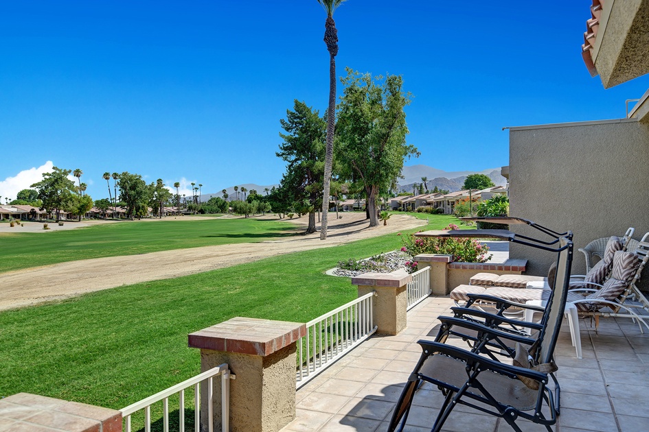 BACK PATIO TIGHT.jpg mls