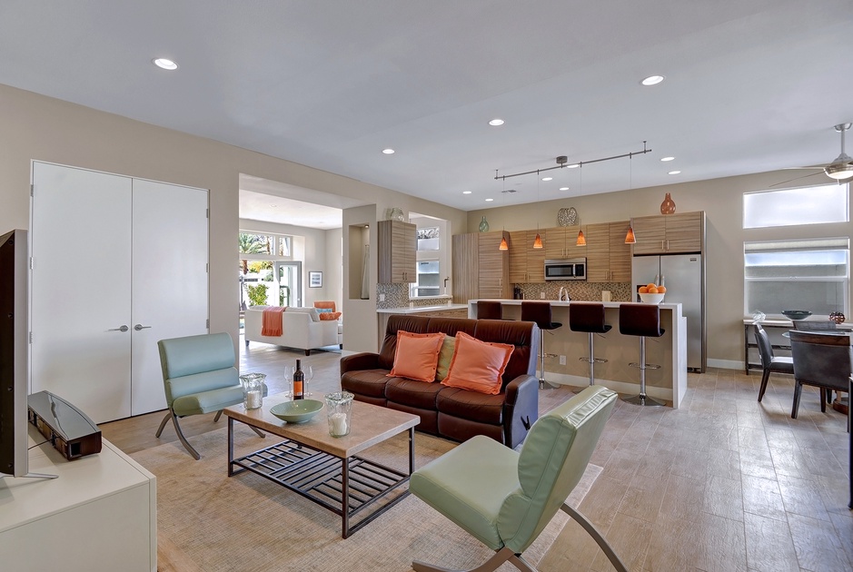 FAMILY ROOM TO KITCHEN