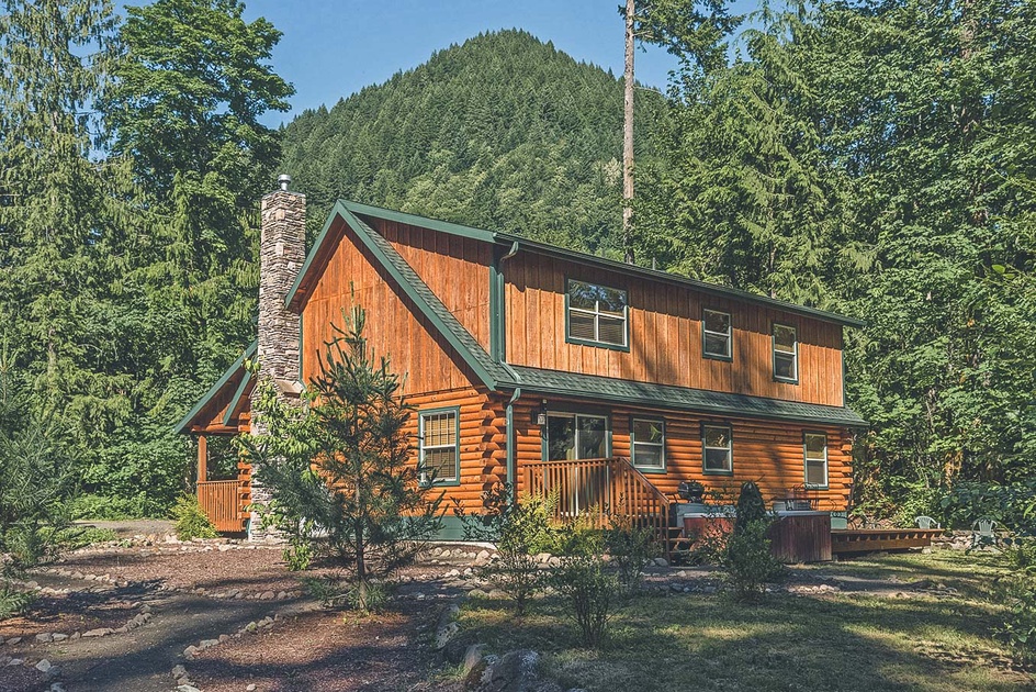 Zigzag Mountain Lodge  3 Bedroom Cabin in Rhododendron, OR